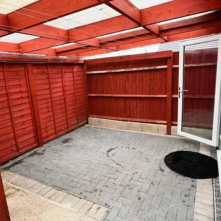 Full Studio Near Heathrow Airport & London